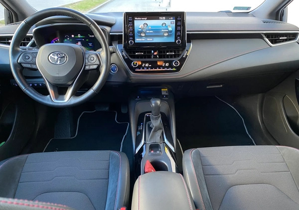 Toyota Corolla cena 105798 przebieg: 71000, rok produkcji 2020 z Łowicz małe 254